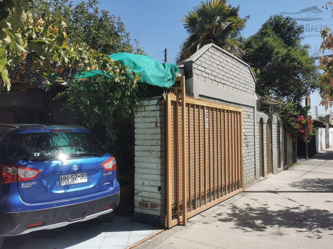 COMODA Y LUMINOSA CASA EN BARRIO RESIDENCIAL